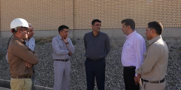 بازدید جناب آقای مهندس محمودی، معاون محترم توسعه صنعتی و کنترل تولید شرکت ملی صنایع مس ایران، به همراه جناب آقای مهندس آقاملایی، مجری محترم طرح جامع برق، از پروژه توسعه کلیدخانه 230 کیلوولت پست پاریز